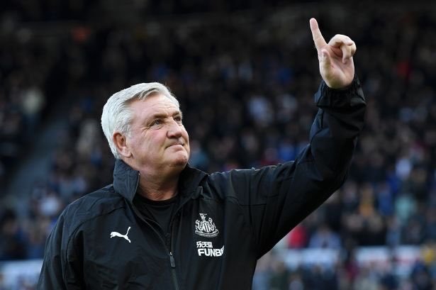 Trenér fotbalistů Newcastlu Steve Bruce se obává, že se hráči na chystané obnovení anglické ligy nestihnou dostatečně připravit.