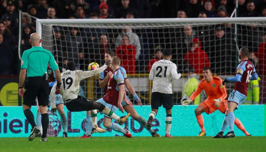 Liverpool poslal na půdě Burnley do vedení Sadio Mané