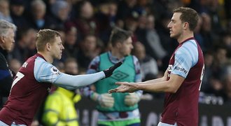 Newcastle obral rivala o oporu, Burnley zuří. Dostane prostor Vydra?