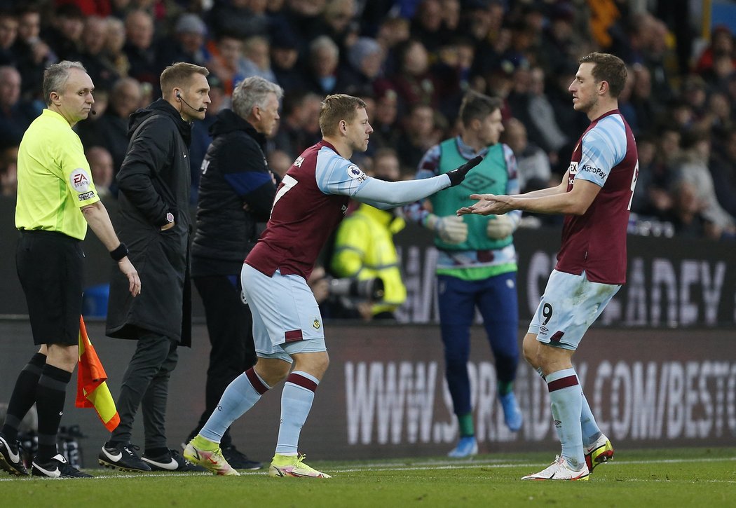 Matěj Vydra střídá Chrise Wooda