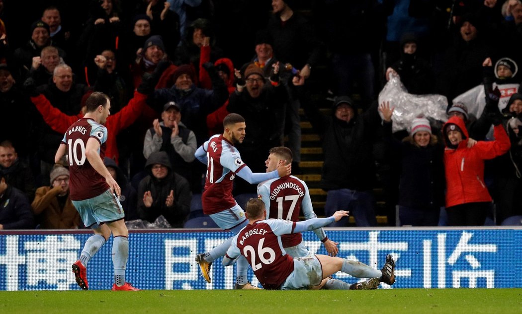 Obrovskou euforii vystřídal smutek. Burnley vyrovnalo v 88. minutě, ale o čtyři minuty později o bod přišlo