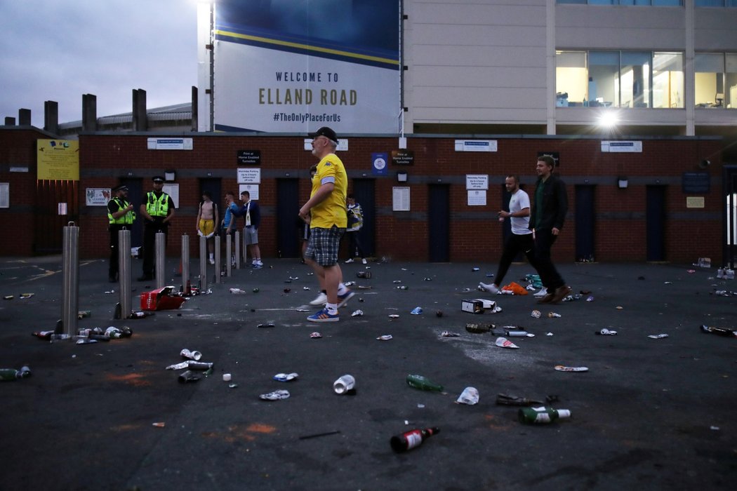 Leeds se mezi anglickou elitu vrací po 16 letech, což fanoušci museli náležitě oslavit