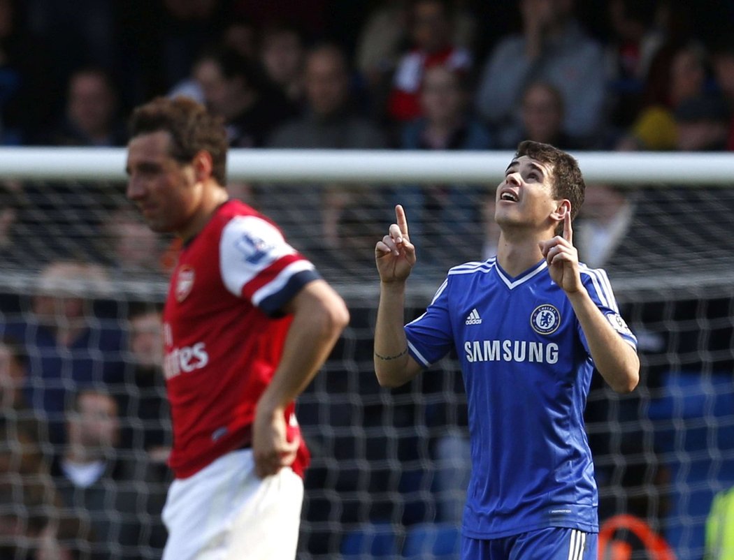 Oscar z Chelsea se raduje z gólu do sítě Arsenalu