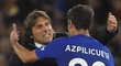 Antonio Conte a Cesar Azpilicueta slaví vítězství nad Manchesterem United