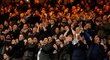 Fanoušci Chelsea tleskali během duelu na počest odvolaného kouče Di Mattea, současný manažer Rafael Benítez se podpory nedočkal