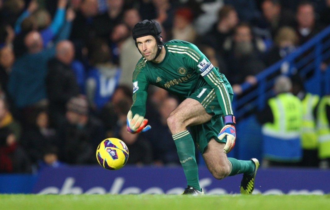 Český gólman Petr Čech byl při absenci Johna Terryho kapitánem Chelsea v bitvě s Manchesterem United