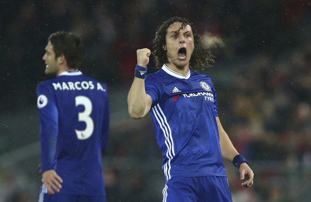 David Luiz otevřel skóre zápasu Chelsea - Liverpool nádhernou ránou z přímého kopu