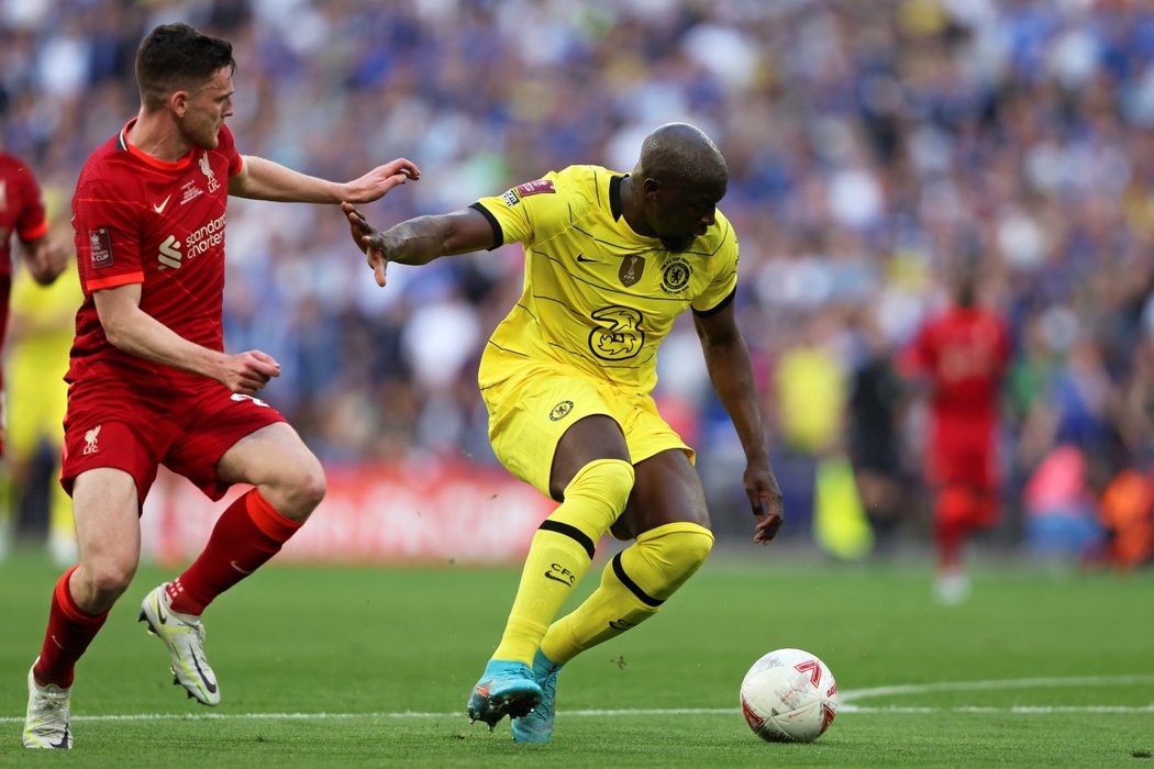 Brankář Romelu Lukaku v akci při zápase s Liverpoolem.