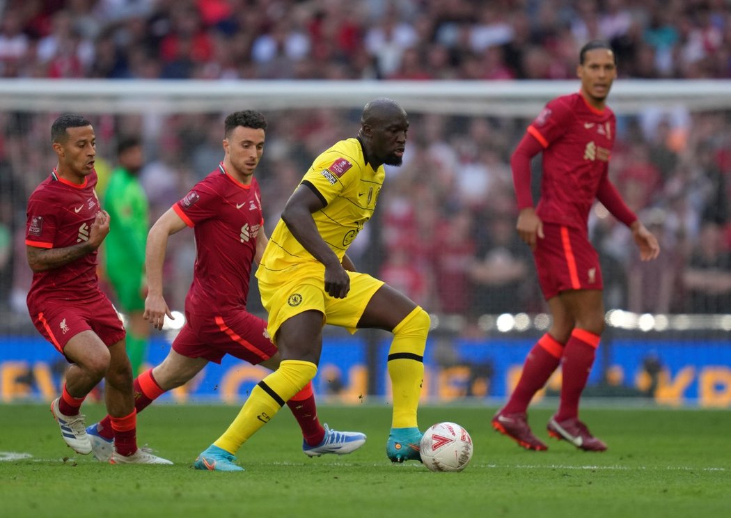 Brankář Romelu Lukaku v akci při zápase s Liverpoolem.