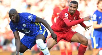 Arsenal schytal 0:5 a je poslední. Liverpool remizoval s Chelsea