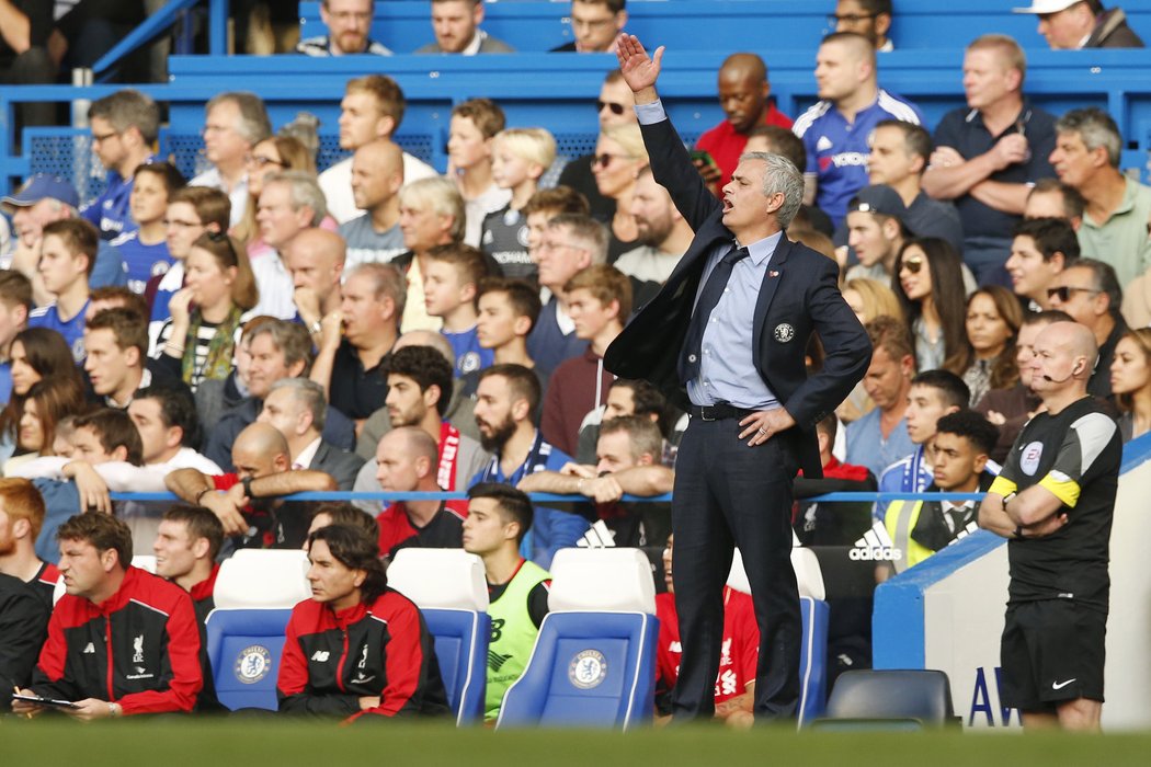 Anglická média spekulovala, že pokud Chelsea prohraje s Liverpoolem, bude pozice manažera &#34;blues&#34; ohrožena. Liverpool vyhrál 3:1.