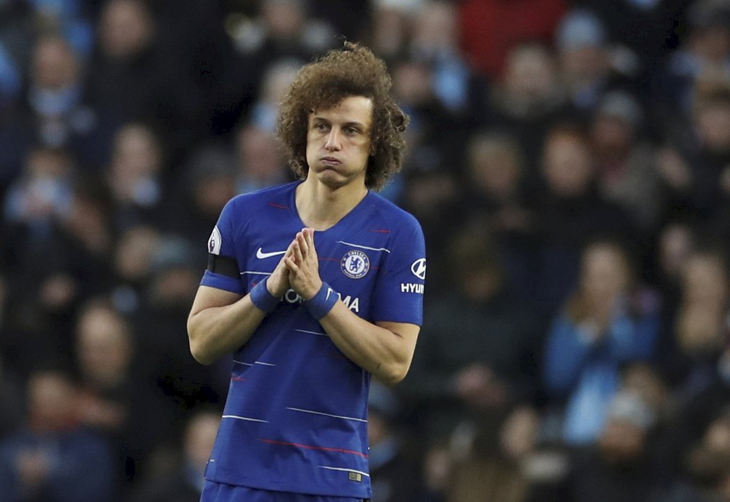 Uf! David Luiz musel v obraně Chelsea skousnout šest inkasovaných branek