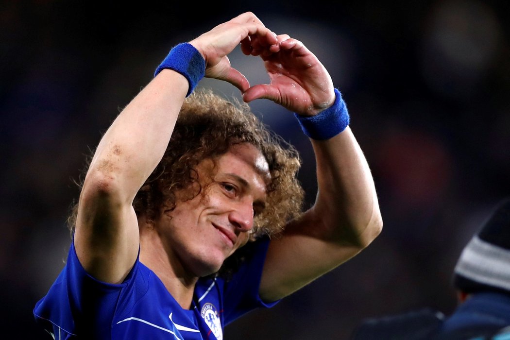 Stoper Chelsea David Luiz po druhé brance do sítě Manchesteru City