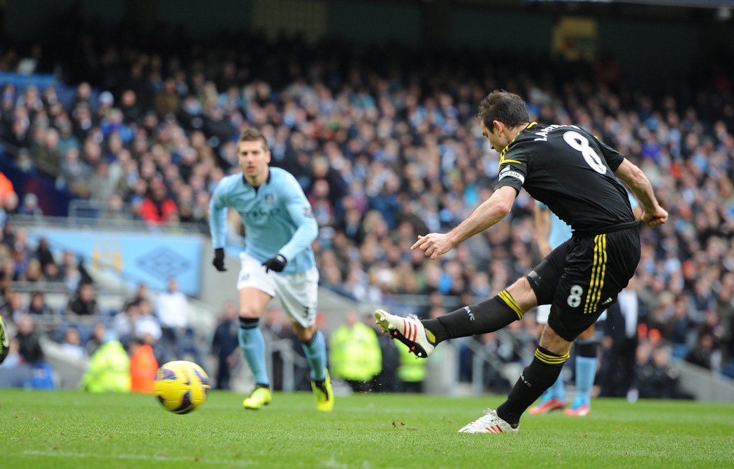 Frank Lamprad zahodil penaltu a Chelsea prohrála na půdě Manchesteru City v Premier League 0:2