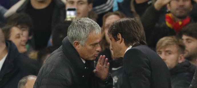 Mourinho domlouvá Contemu po utkání