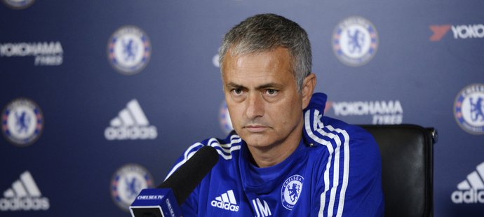Trenér José Mourinho se na tiskové konferenci opřel do trenéra Arsenalu.