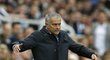 José Mourinho se zlobí. Jeho Chelsea jen remizovala na hřišti Newcastlu 2:2.