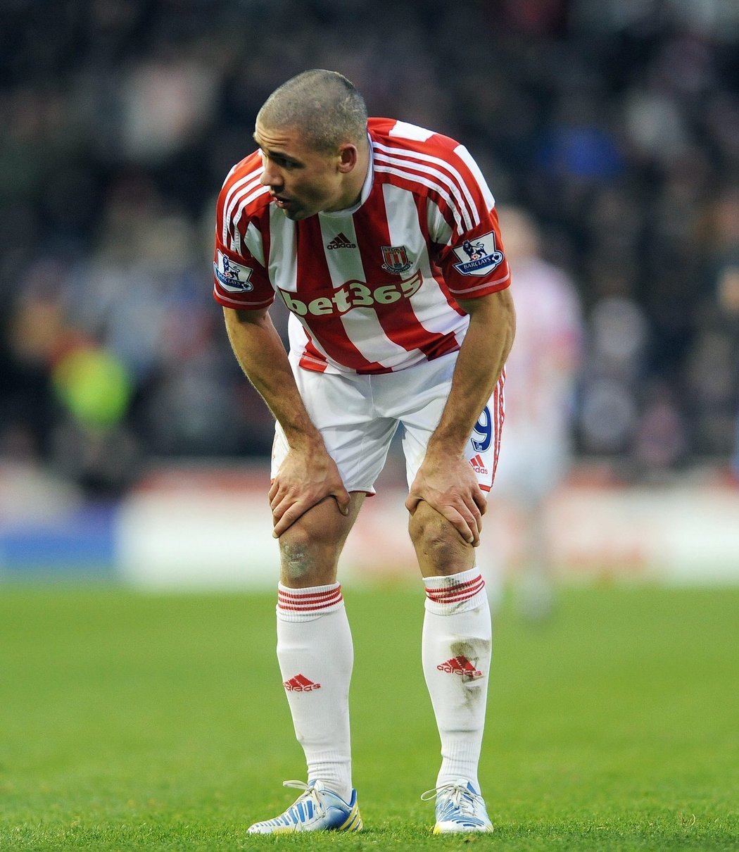 Nešťastník Jonathan Walters si dal v zápase proti Chelsea dva vlastní góly