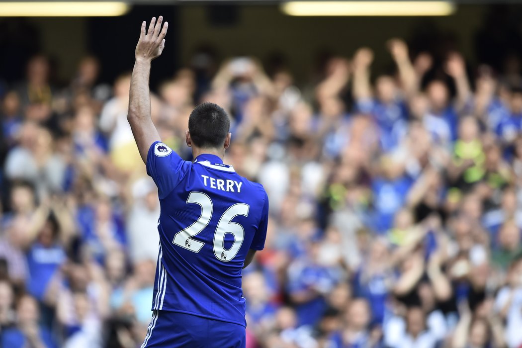 Dojatý John Terry děkuje fanouškům Chelsea za podporu, kterou mu po celou dobu kariéry věrně projevovali