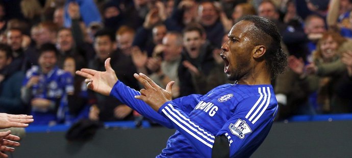 Didier Drogba slaví gól do sítě Tottenhamu
