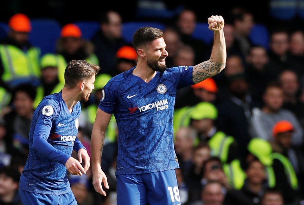 Olivier Giroud slaví svou trefu do sítě Tottenhamu