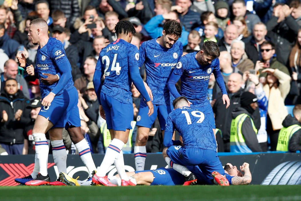 Olivier Giroud slaví svou trefu do sítě Tottenhamu