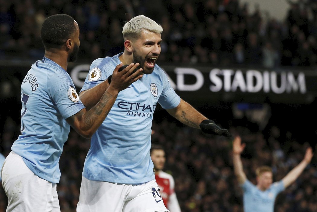 Sergio Agüero hattrickem řídil jasné vítězství Manchesteru City nad Arsenalem