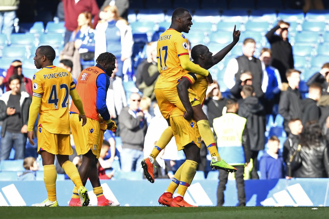 Christian Benteke dal vítězný gól na hřišti Chelsea a jeho Crystal Palace mohl slavit