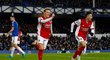 Záložník Arsenalu Martin Odegaard slaví branku v utkání proti Evertonu
