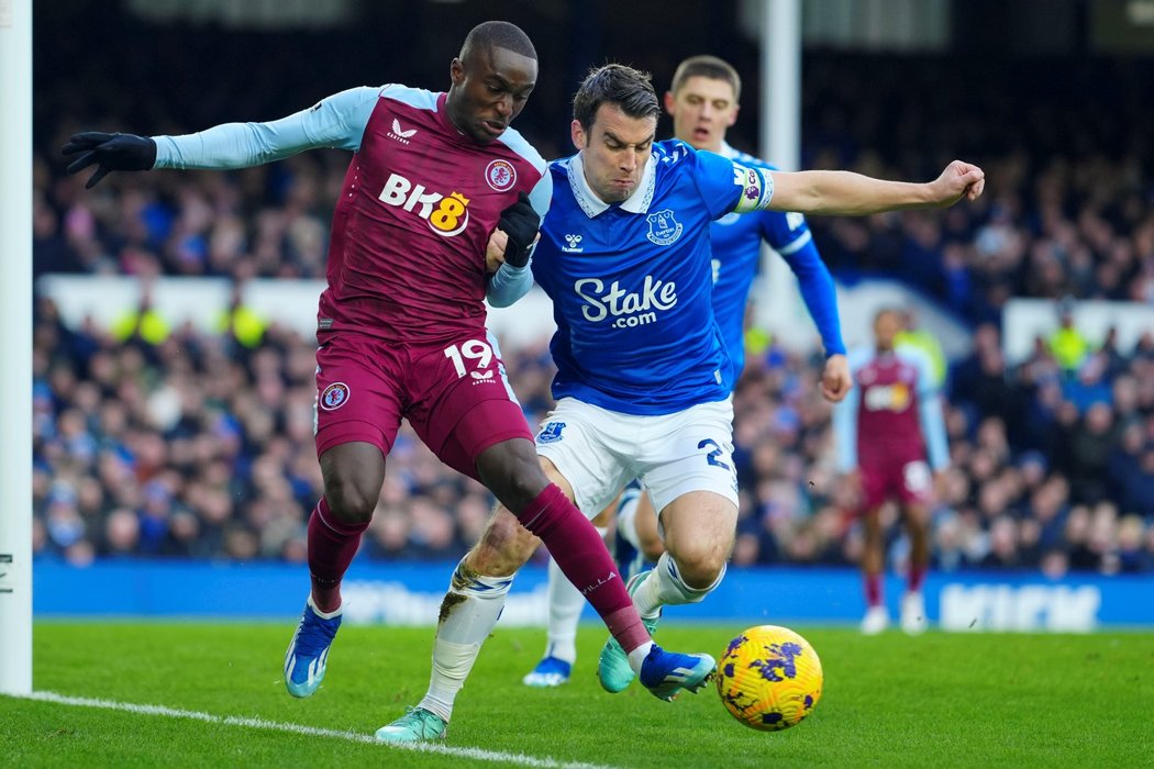 Aston Villa remizovala s Evertonem 0:0 a propásla šanci na druhé místo