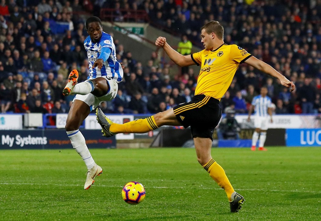 Michael Keane (vlevo) a Keneth Zohore z Cardiffu