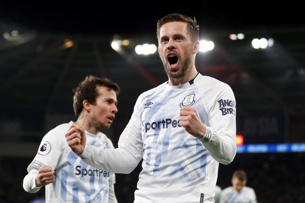 Islandský záložník Gylfi Sigurdsson poslal Everton do vedení