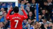 Uruguayský útočník Luis Suárez nevěří vlastním očím. Jeho tým nevyhrál derby s Evertonem kvůli chybě sudího