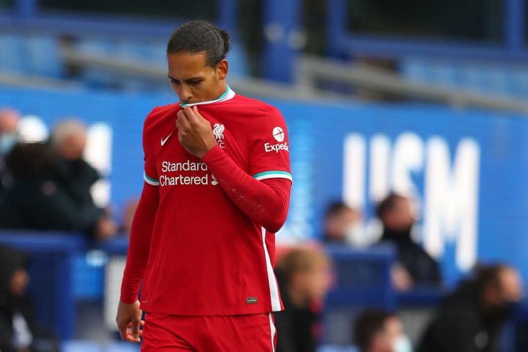 Virgil van Dijk musel být v duelu s Evertonem kvůli zranění střídán