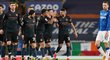 Fotbalisté Manchesteru City se radují z gólu Rijáda Mahrize