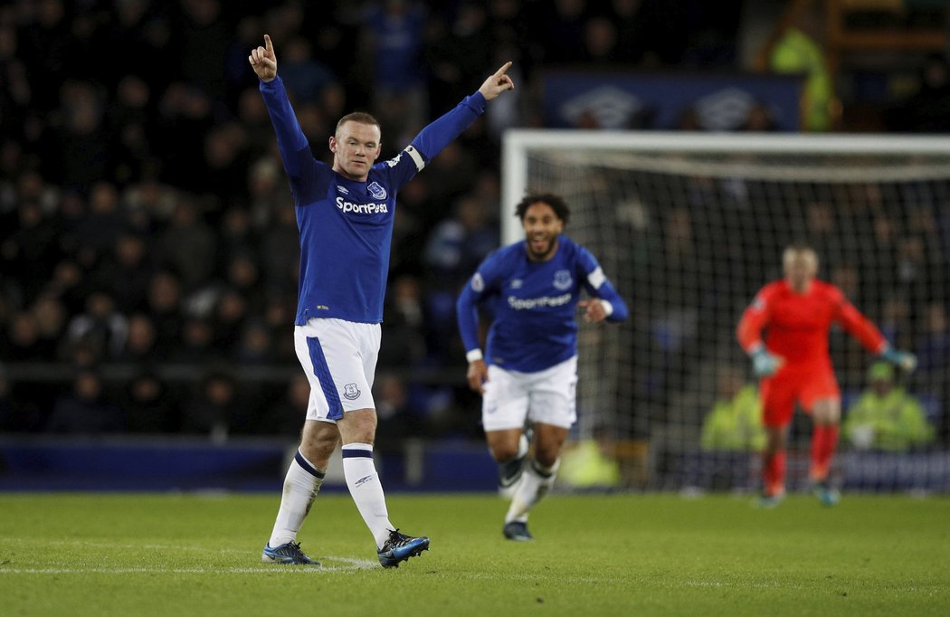 Wayne Rooney se raduje ze třetí vstřelené branky proti West Hamu, který napálil z vlastní poloviny hřiště