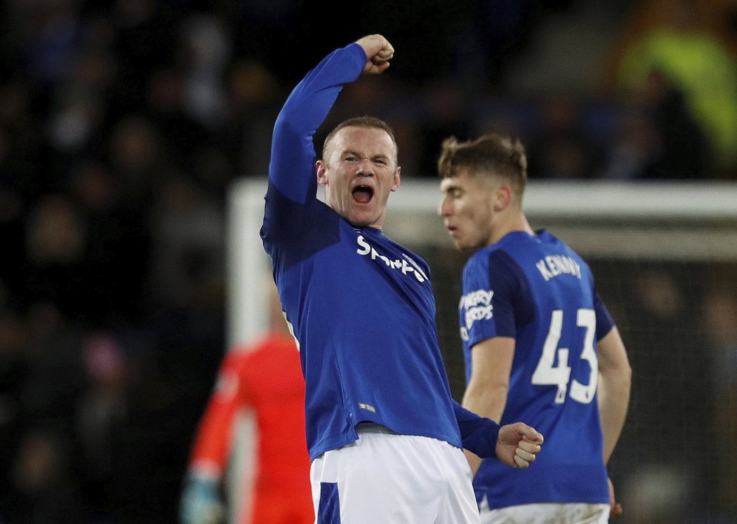 Wayne Rooney jako správný kapitán dovedl Everton hattrickem k důležité výhře nad West Hamem
