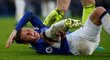 Záložník Evertonu James McCarthy poté, co si v utkání s West Bromwichem bolestivě zlomil nohu