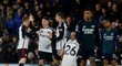 Hráči Fulhamu se radují z gólu v silvestrovském zápase proti Arsenalu