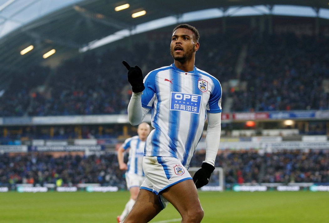 Steve Mounie zařídil dvěma góly výhru Huddersfieldu nad Brightonem