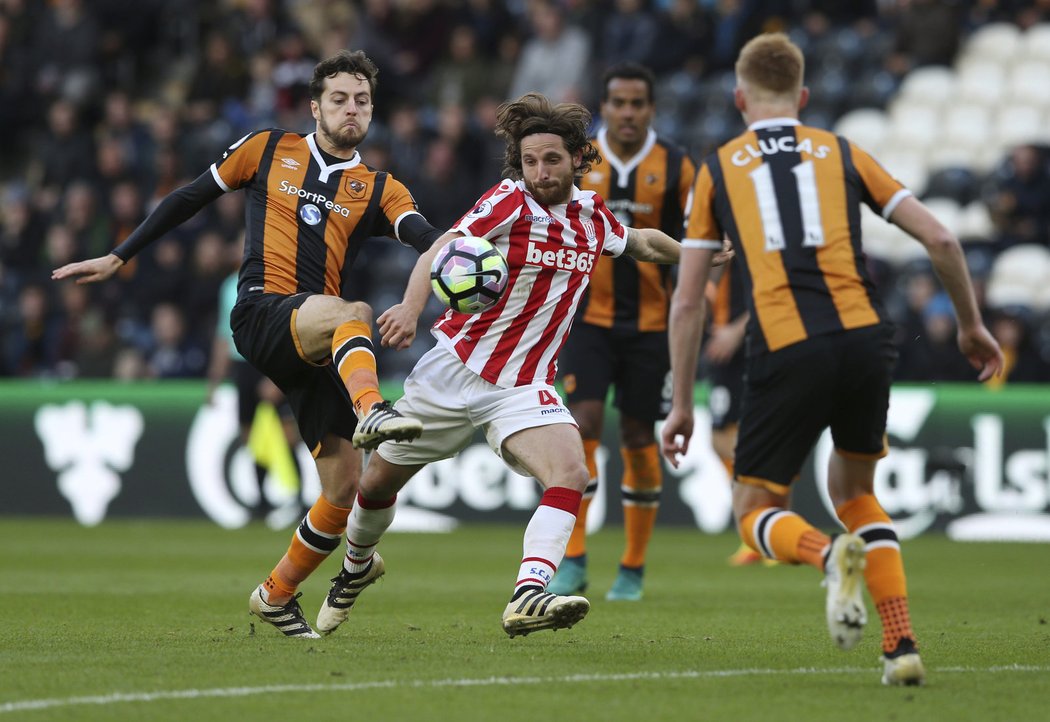 Joe Allen nechyběl v sestavě Stoke ani na hřišti Hullu