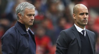 Potíže v Manchesteru: Guardiola zamkl hráče v šatně, Mourinho to schytal