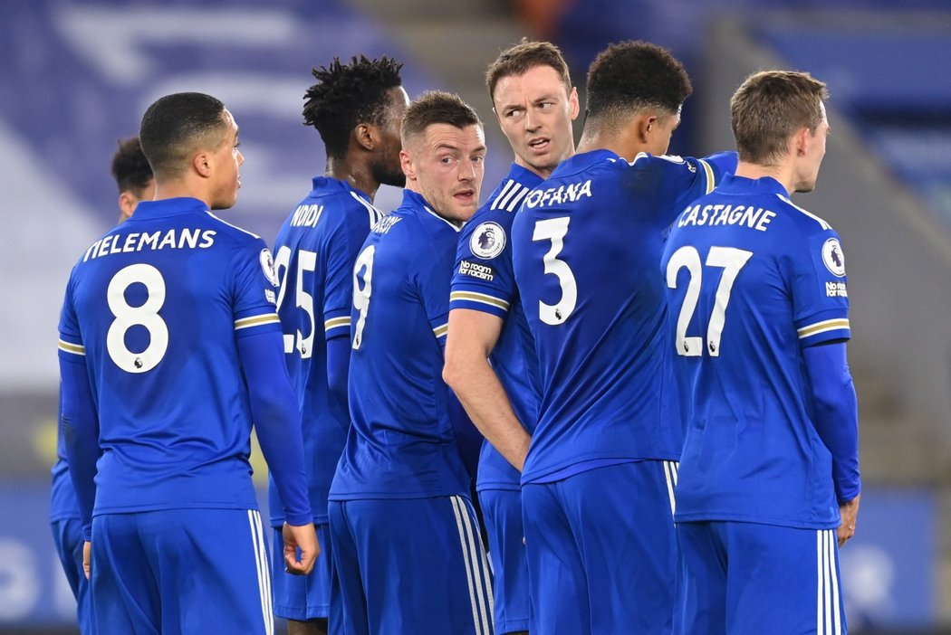 Fotbalisté Leicesteru v utkání proti Chelsea, ve kterém zvítězili 2:0