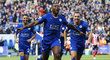 Wes Morgan z Leicesteru slaví svůj gól do sítě Southamptonu