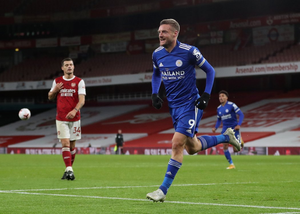 Střídající Jamie Vardy poslal Leicester na hřišti Arsenalu do vedení