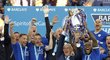 Leicester slaví s pohárem před vlastními fanoušky senzační triumf v Premier League.