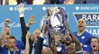 Leicester zalila mistrovská radost, hráči, trenéři i vedení křepčili s trofejí. "Lišky" slavily po výhře nad Evertonem 3:1.