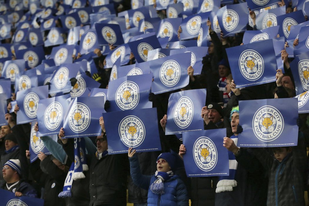 Fanoušci Leicesteru si užívají, protože jejich tým vládne Premier League a vede o pět bodů