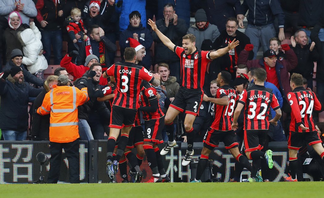 Bournemouth vstal z mrtvých. S Liverpoolem prohrával 0:2 a 1:3, aby nakonec slavil v euforii výhru 4:3.