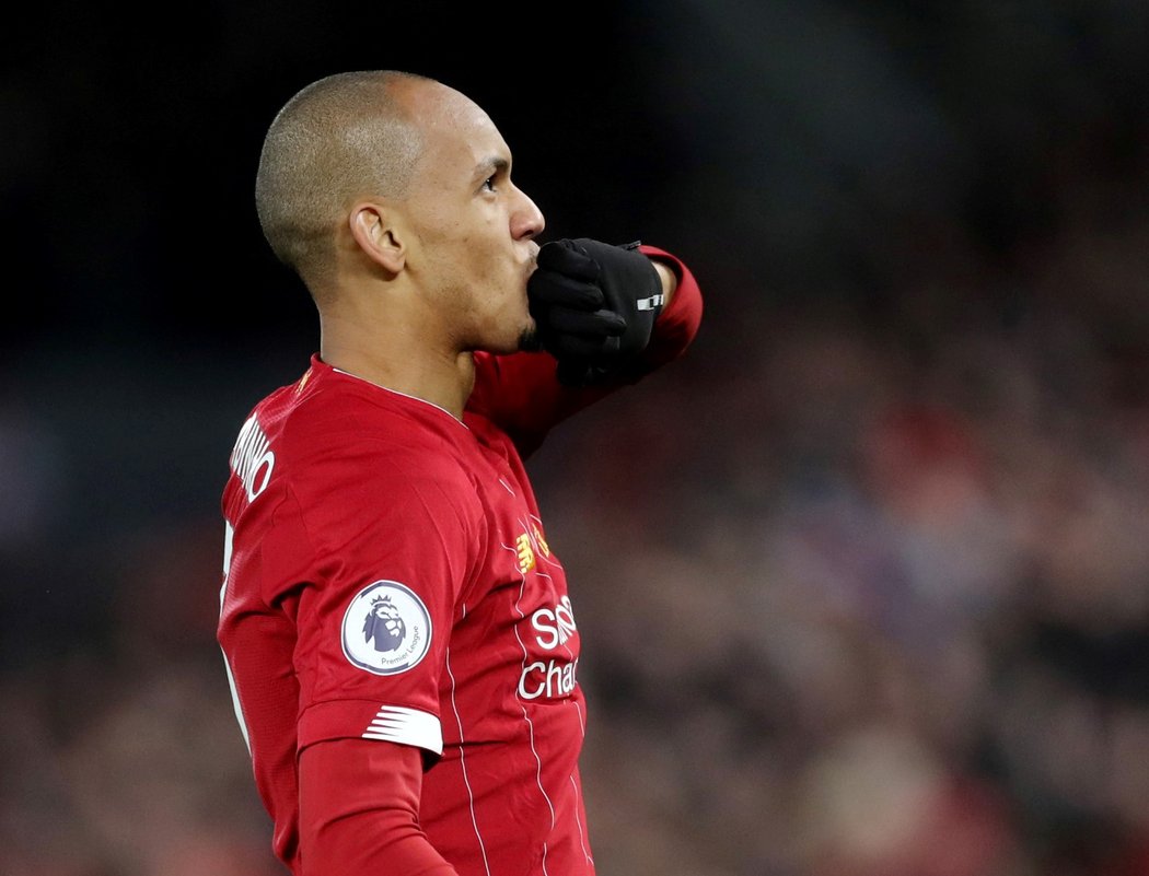 Úvodním gólem šlágru 12. kola anglické Premier League se blýskl záložník Liverpoolu Fabinho